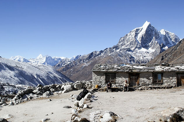 chukhung - nepal trek tours